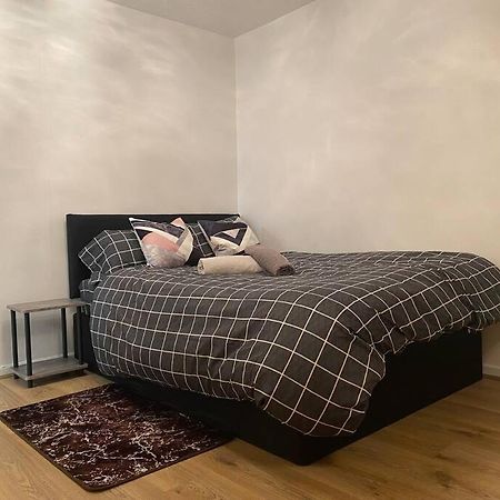 2 Bedroom Flat Camberwell Grove London Exterior photo