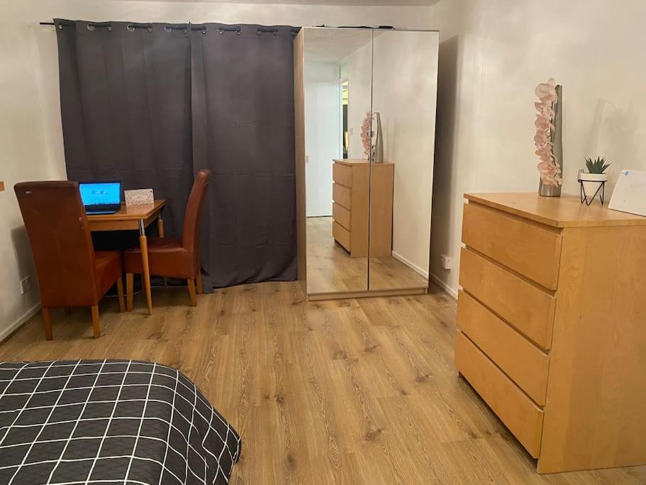 2 Bedroom Flat Camberwell Grove London Exterior photo