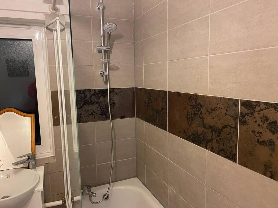 2 Bedroom Flat Camberwell Grove London Exterior photo