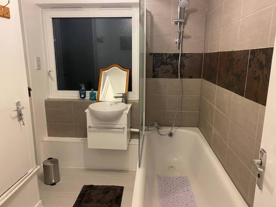 2 Bedroom Flat Camberwell Grove London Exterior photo